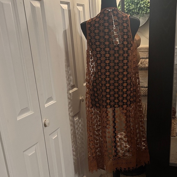 Ultra Pink Crochet Duster Vest in Warm Brown - Picture 2 of 8